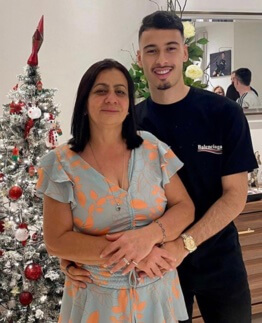 Gabriel Martinelli with his mother Silva Martinelli